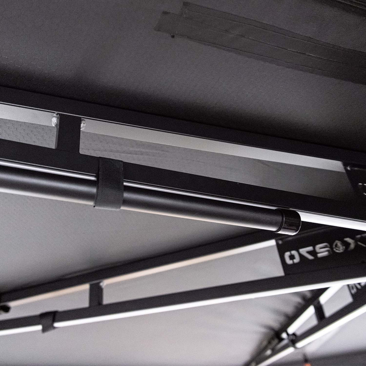 Onyx 270 Awning - 6 Arm Right + Bracket Kit 2
